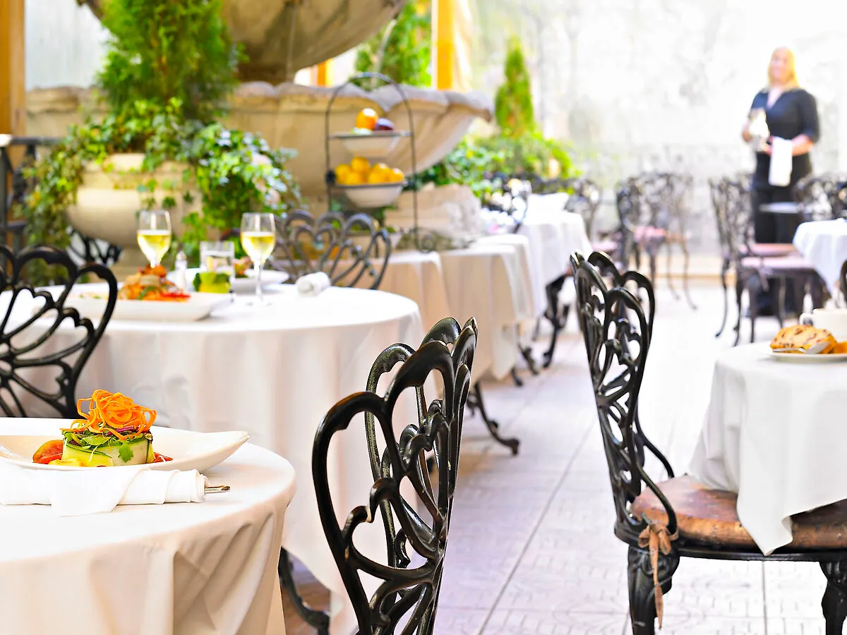 Grand Hotel & Suites Toronto 4*,  Canada