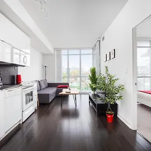 Apartment Perfectly Downtown With Free Parking, Toronto