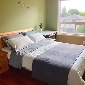 Homestay Nice With Private Bath In Mid Town, Toronto
