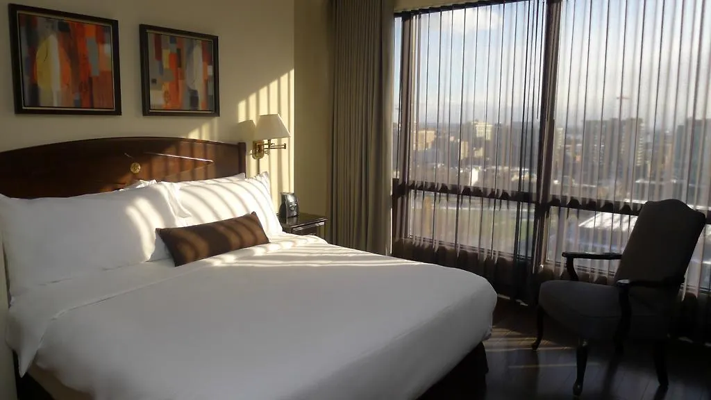 Grand Hotel & Suites Toronto 4*,