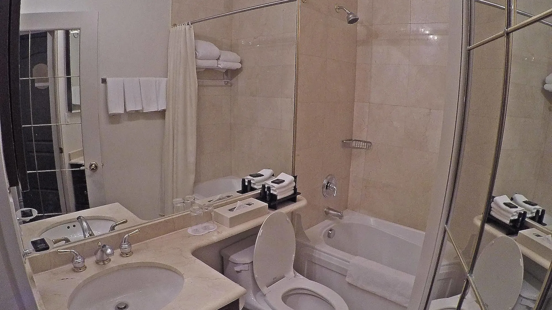 Grand Hotel & Suites Toronto 4*,  Canada
